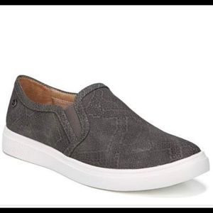 Life Stride slip on sneakers  size 7